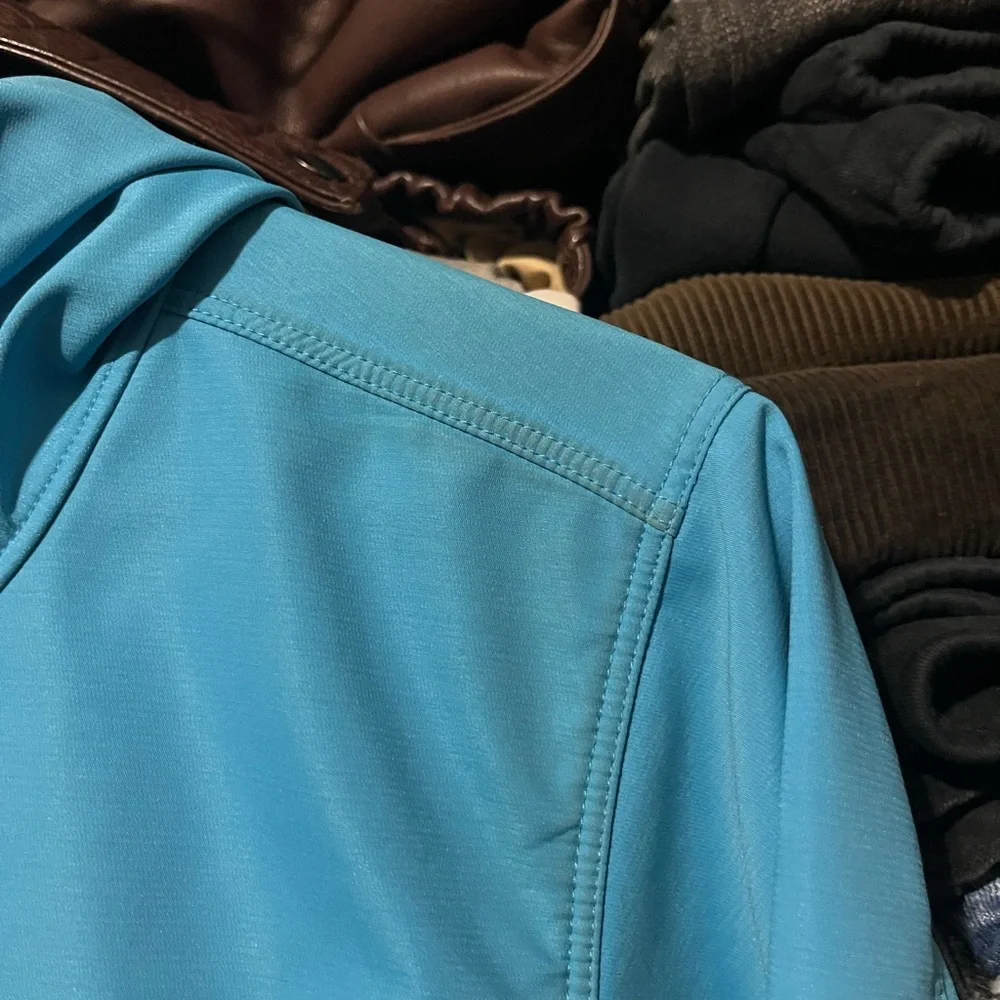 Patagonia Men’s Turquoise Hooded Performance Jacket - Picture 5 of 9